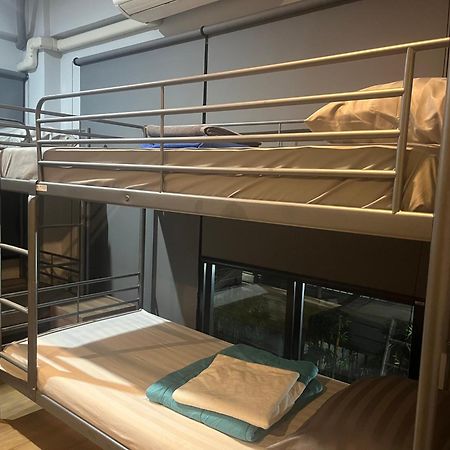 Bangkok Silom Chat Box Hostel מראה חיצוני תמונה