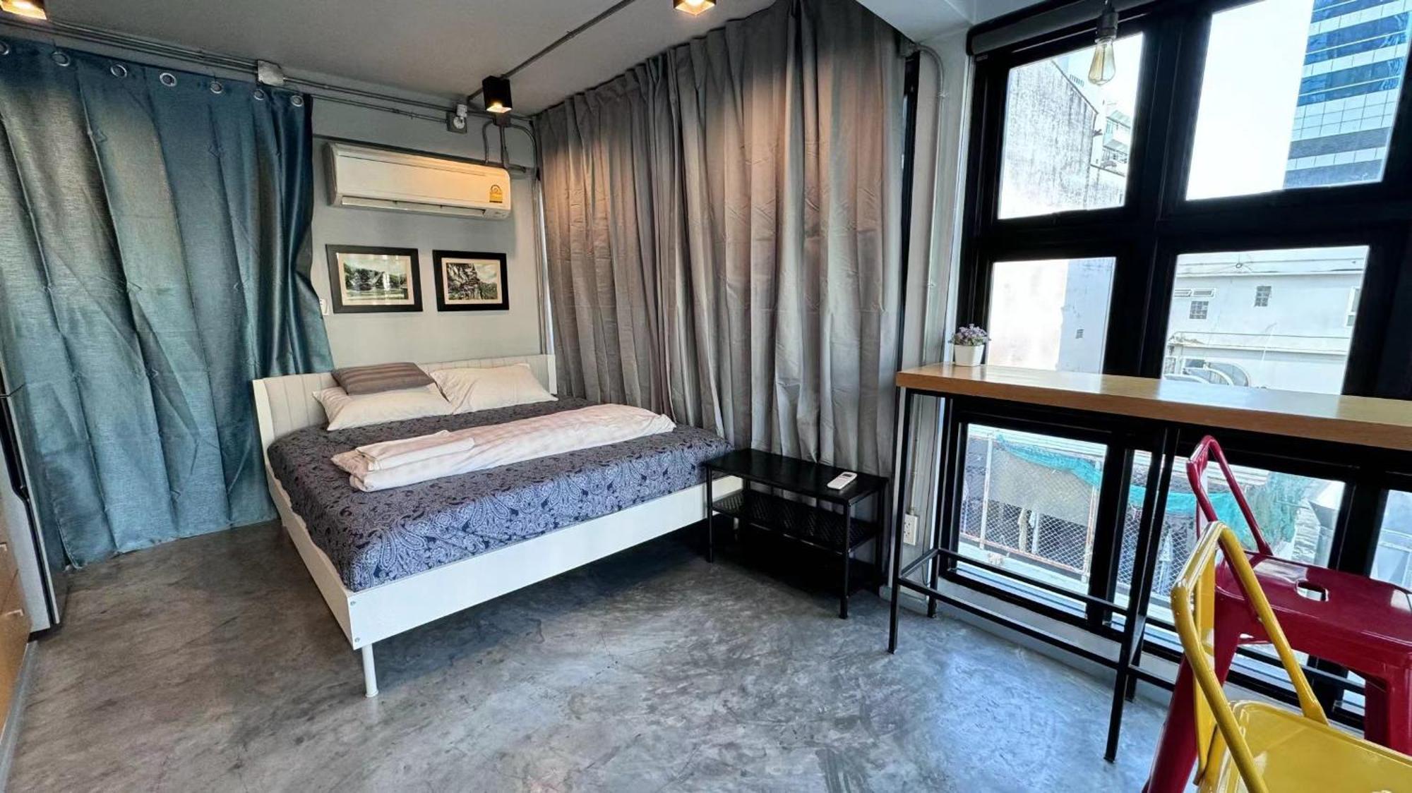 Bangkok Silom Chat Box Hostel מראה חיצוני תמונה