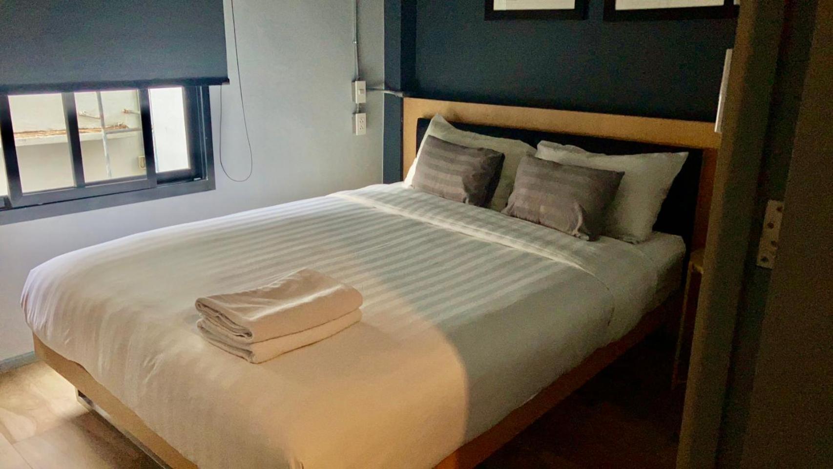 Bangkok Silom Chat Box Hostel מראה חיצוני תמונה
