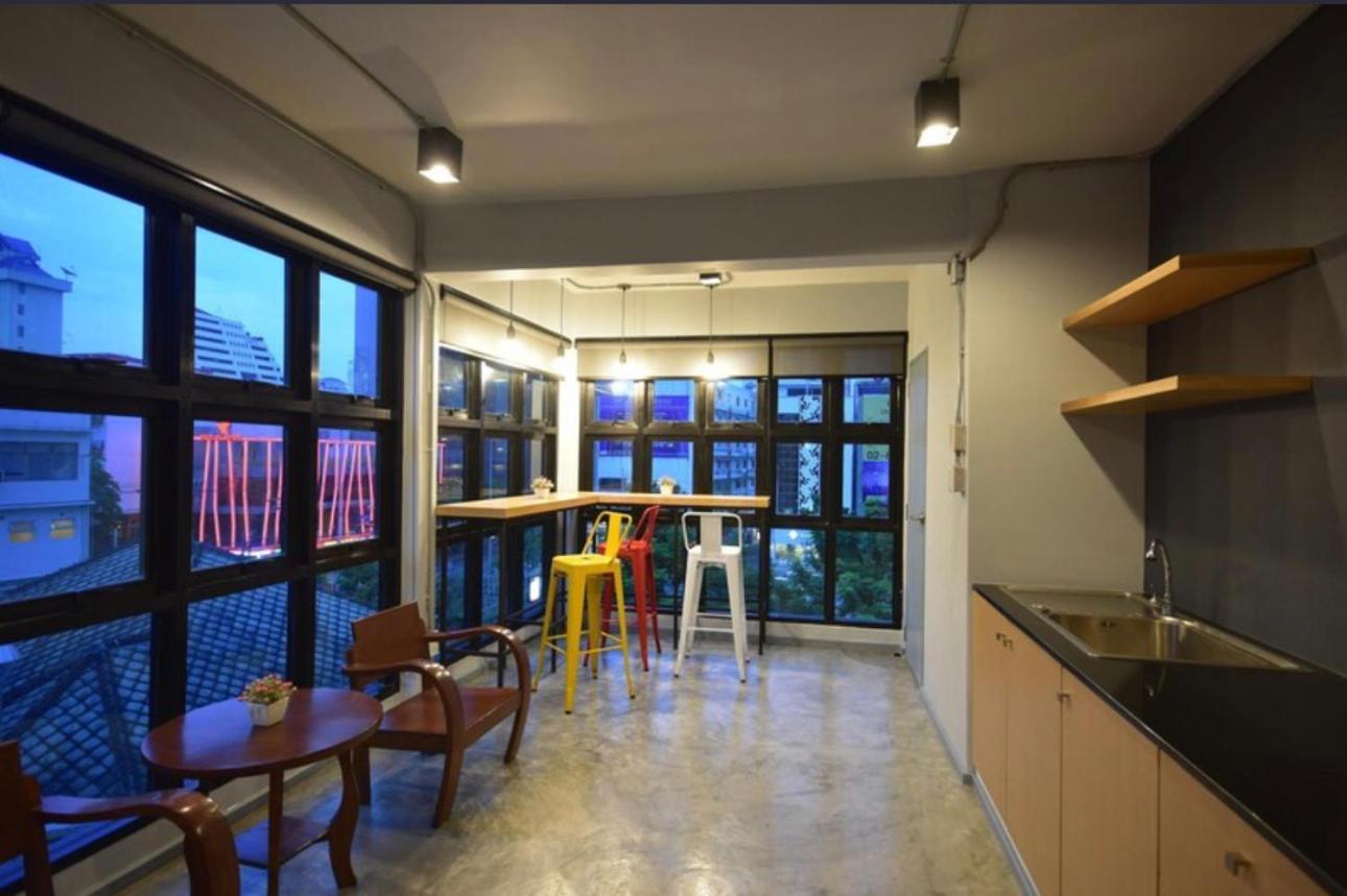 Bangkok Silom Chat Box Hostel מראה חיצוני תמונה