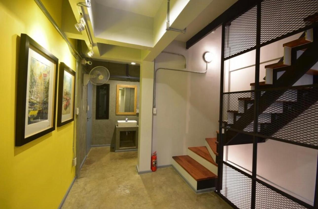 Bangkok Silom Chat Box Hostel מראה חיצוני תמונה