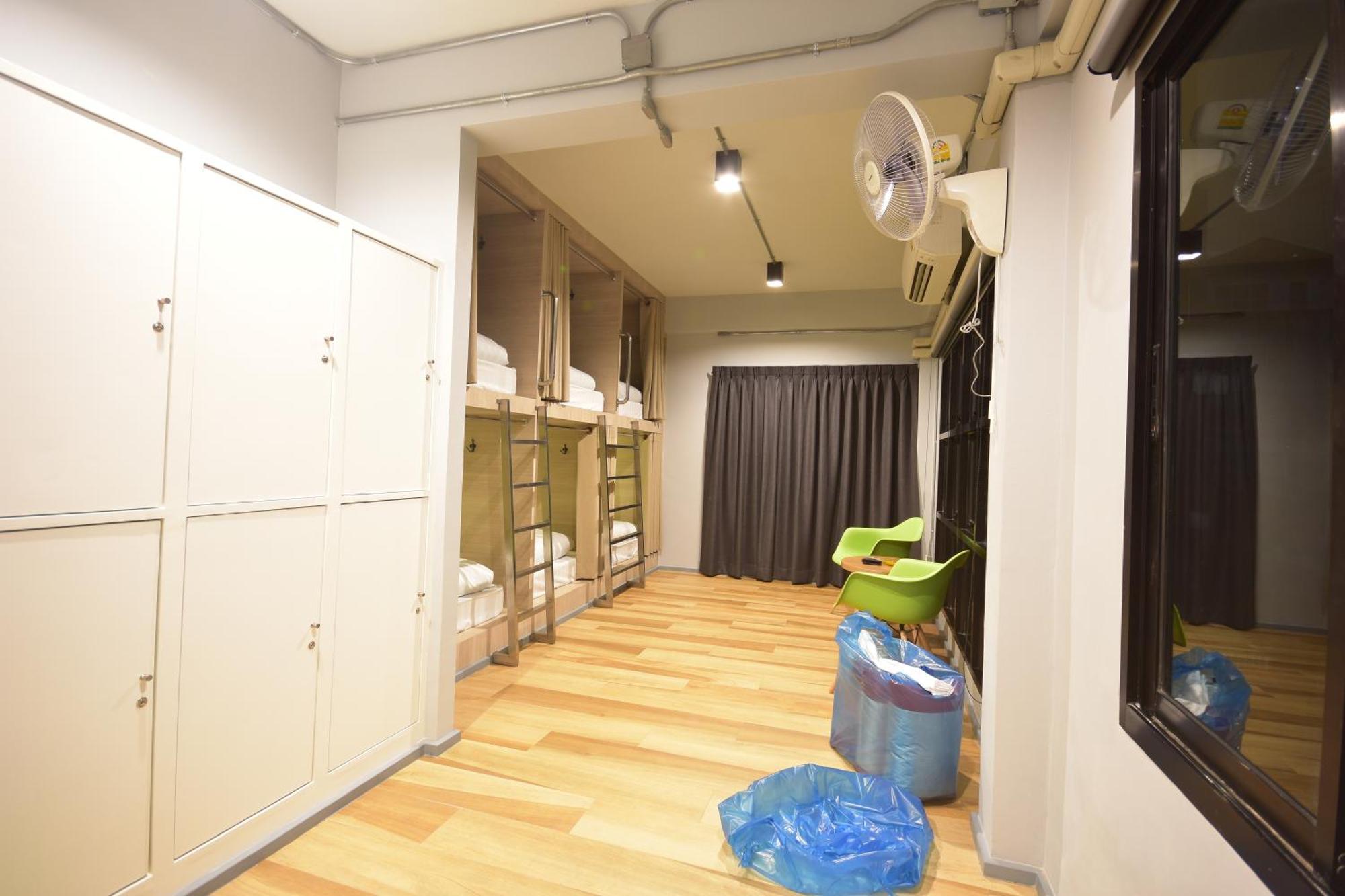 Bangkok Silom Chat Box Hostel מראה חיצוני תמונה