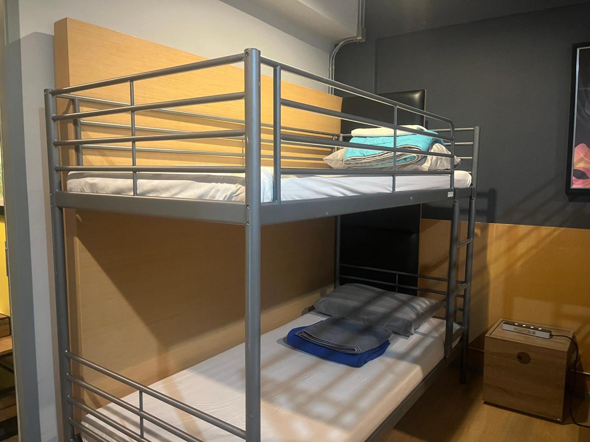 Bangkok Silom Chat Box Hostel מראה חיצוני תמונה